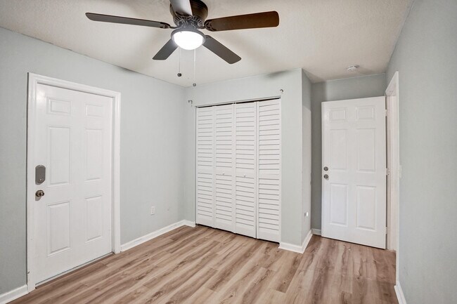 Building Photo - 1095 Miami Blvd