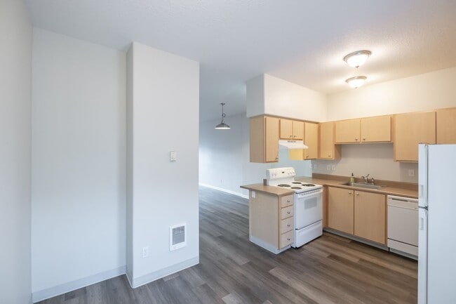 Building Photo - Stylish 2-Bedroom Condo Near OSU – Spaciou...