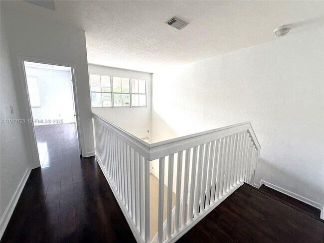 Building Photo - 10802 NW 84th Ln