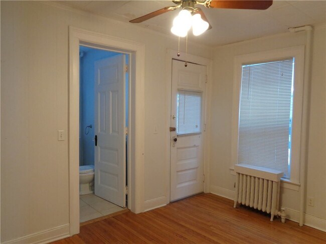 Building Photo - 164 Pine St