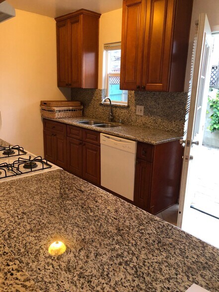 Kitchen - 2314 33rd St