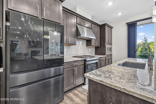 Building Photo - 319 Tulip Ct