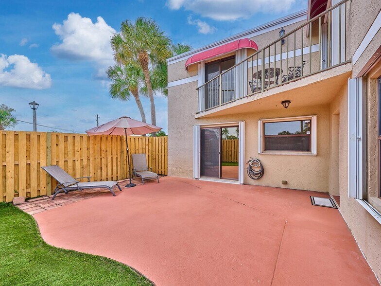 Building Photo - 4075 Village Dr