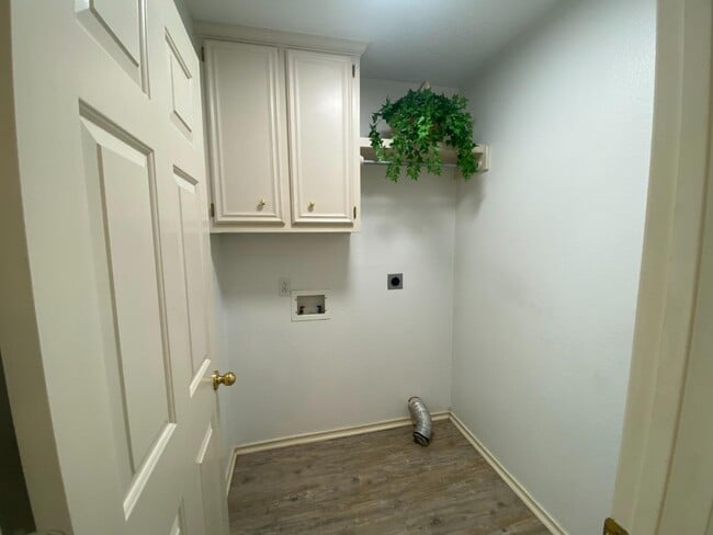 Building Photo - 401 Kline Ave