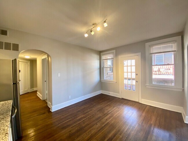 Building Photo - 1029 Dana Apts