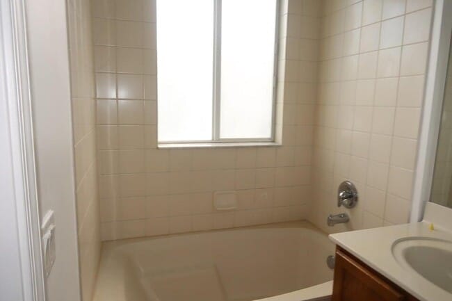 Building Photo - 3030 Laurel Ridge Cir