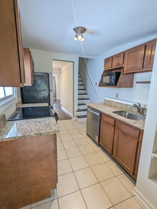 Building Photo - Charming two level row house in downtown Frederick available now!