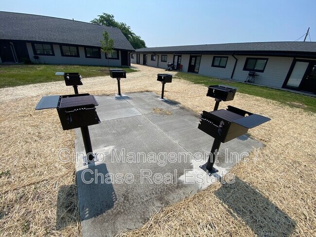 Building Photo - 29837 Illinois 50 - E5