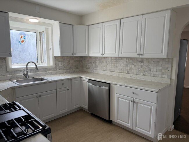 Building Photo - 2729 Woodbridge Ave