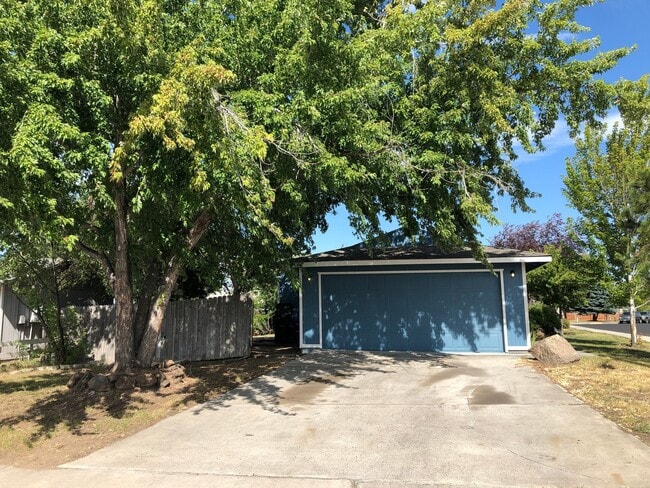 Building Photo - 3435 SW Pumice Ave