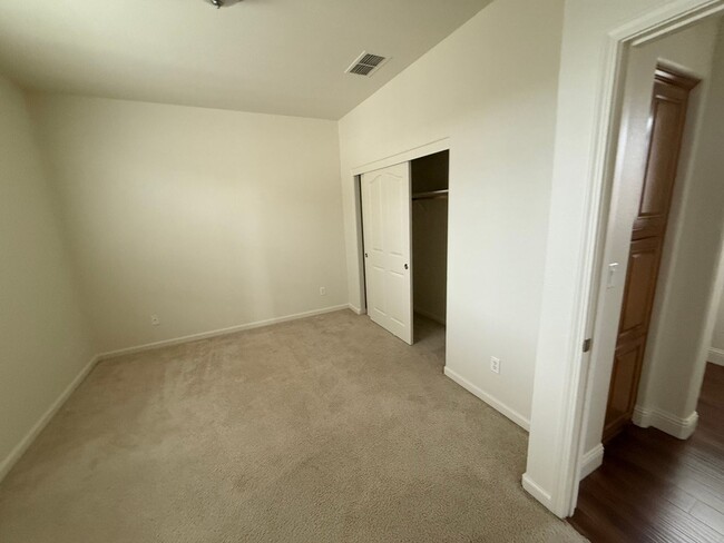 Building Photo - 2833 Wren St