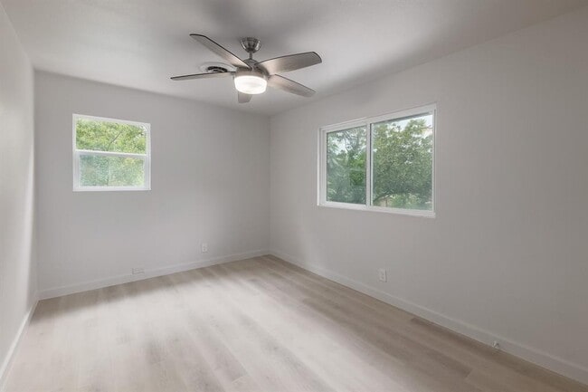 Building Photo - 3006 Burning Oak Dr