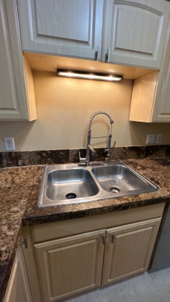 Building Photo - 8421 NE 36th St