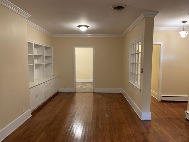 Building Photo - 304 S Brundidge St