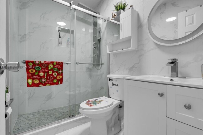 Building Photo - 2140 W 53rd St