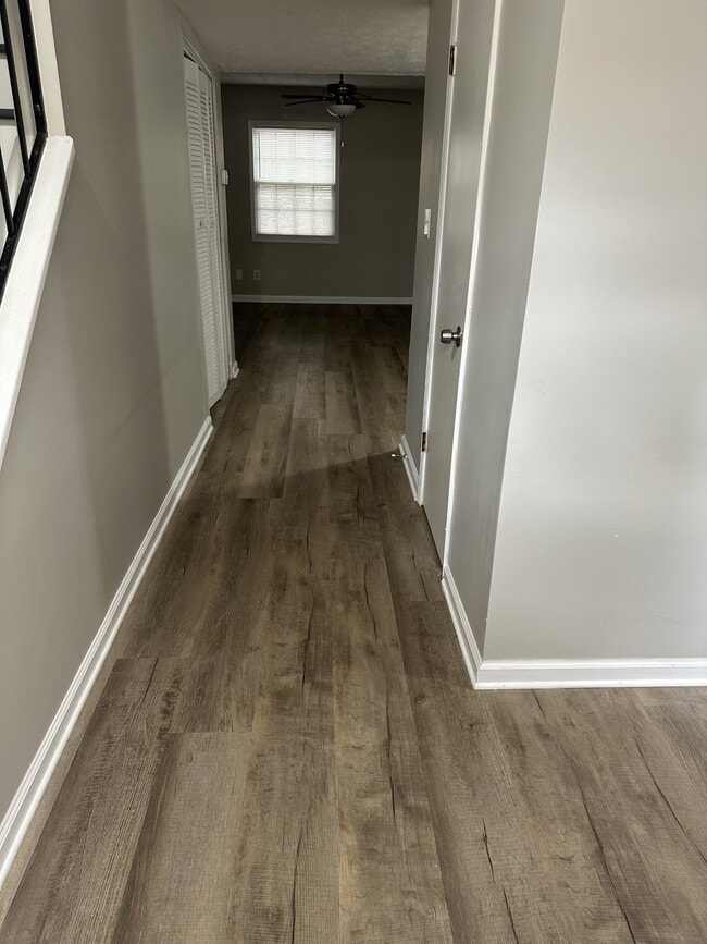 Building Photo - 185 Eaglewood Way