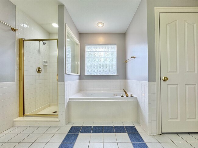 Building Photo - 3834 E Chadwick Dr