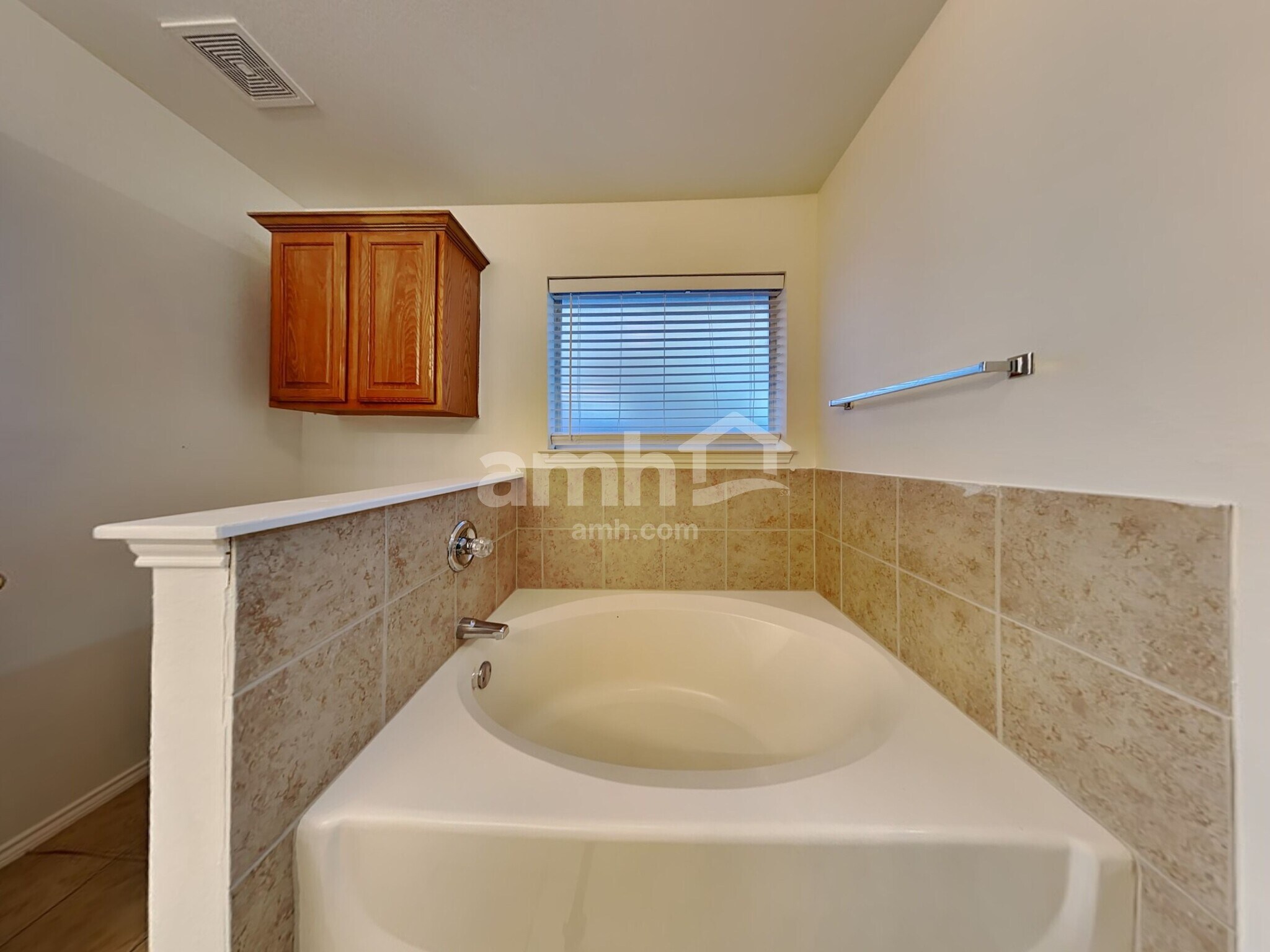 Building Photo - 333 Rock Hill Dr