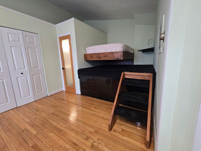 Building Photo - 2325-2327 S Croskey St