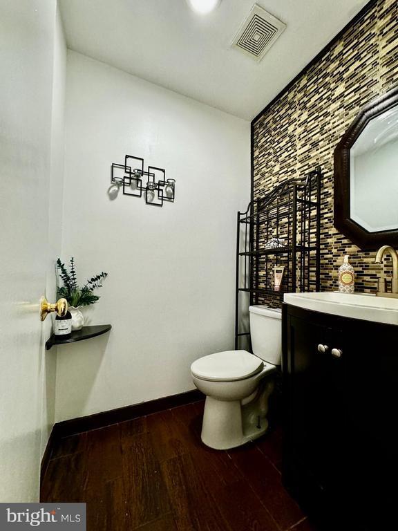 Building Photo - 8402 Jinetes Ct