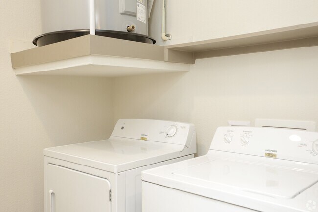Building Photo - Up to 4 Weeks Free | Luxury 2-Bed in Conroe!