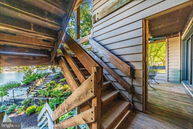 Building Photo - 5 President Point Dr