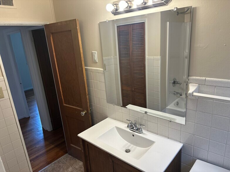 Bathroom - 3952 W Stoutes Creek Rd