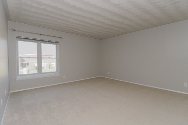 Building Photo - 810 Charlotte Way