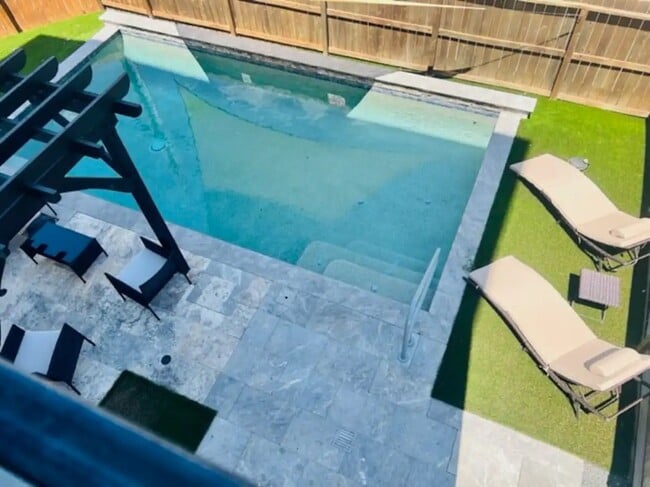 Building Photo - 1518 Tarley St