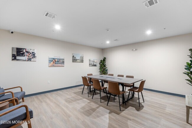 Building Photo - 180 Morris Ave