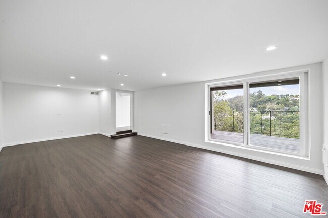 Building Photo - 350 Chautauqua Blvd