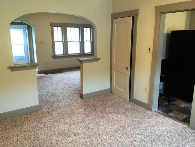 Primary Photo - NE Side 2 Story, Huge Bedrooms, 2 bath, un...