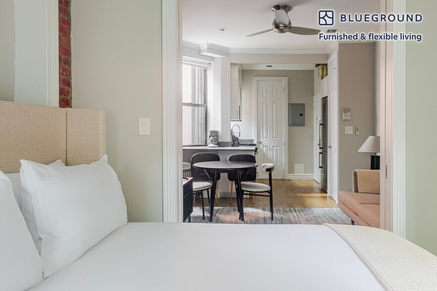 Building Photo - 246 Mott St