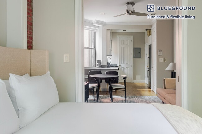 Building Photo - 246 Mott St