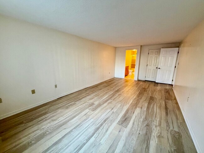 Building Photo - 8 9th St