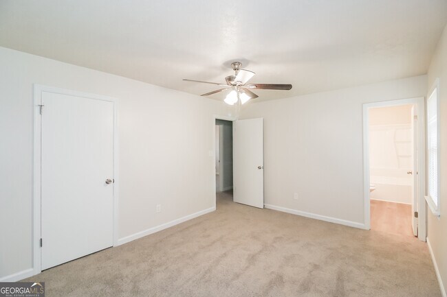 Building Photo - 632 Cloudland Dr