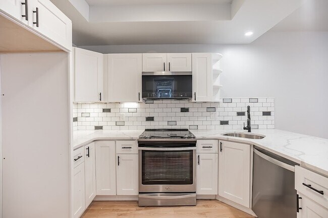 Building Photo - 5611 Arlington St