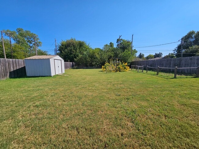 Building Photo - (2) Bed/(2) Bath with Storm Shelter Avail ...