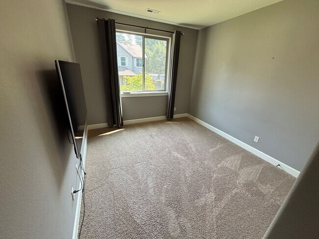 Building Photo - Beautiful Home in the Copper Creek Subdivi...