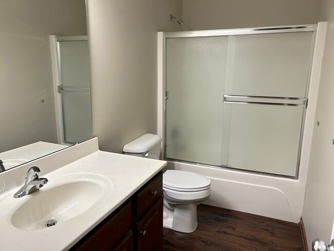 Building Photo - 2 Bed Single Level Duplex in Grain Valley