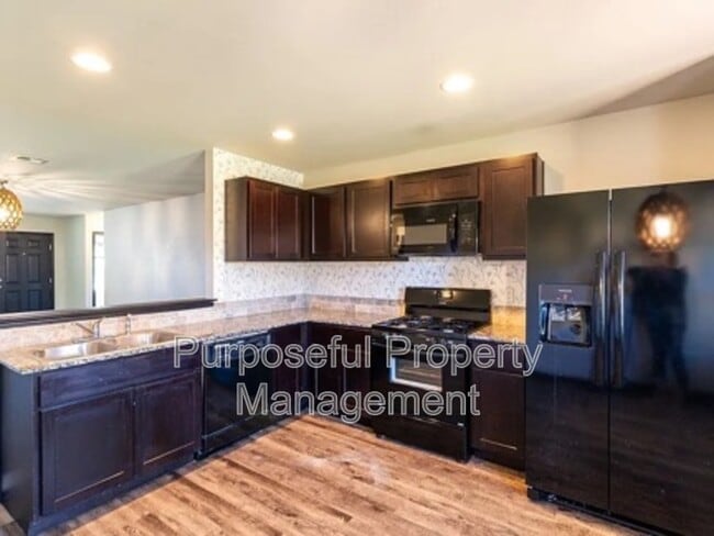 Building Photo - 1425 Sandstone Dr