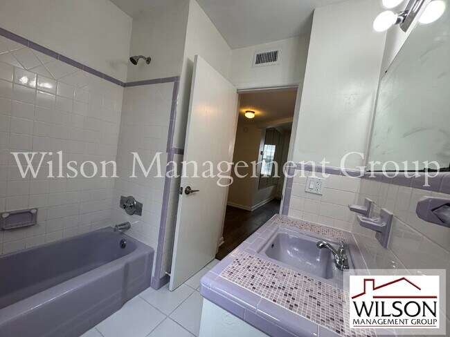 Building Photo - 210 E Yale St