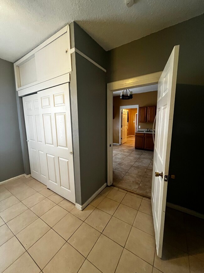 Building Photo - 2331 Saint Anthony St