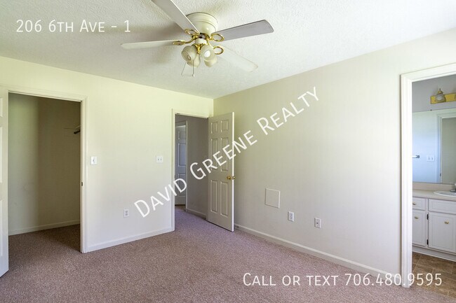 Building Photo - 206 6th Ave