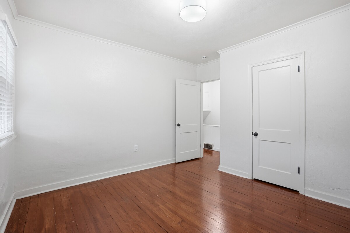 Building Photo - 107 Catskill Ave