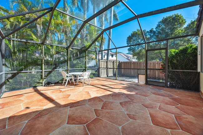 Building Photo - 2925 Azalea Dr