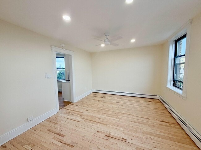 Building Photo - 327 8th St