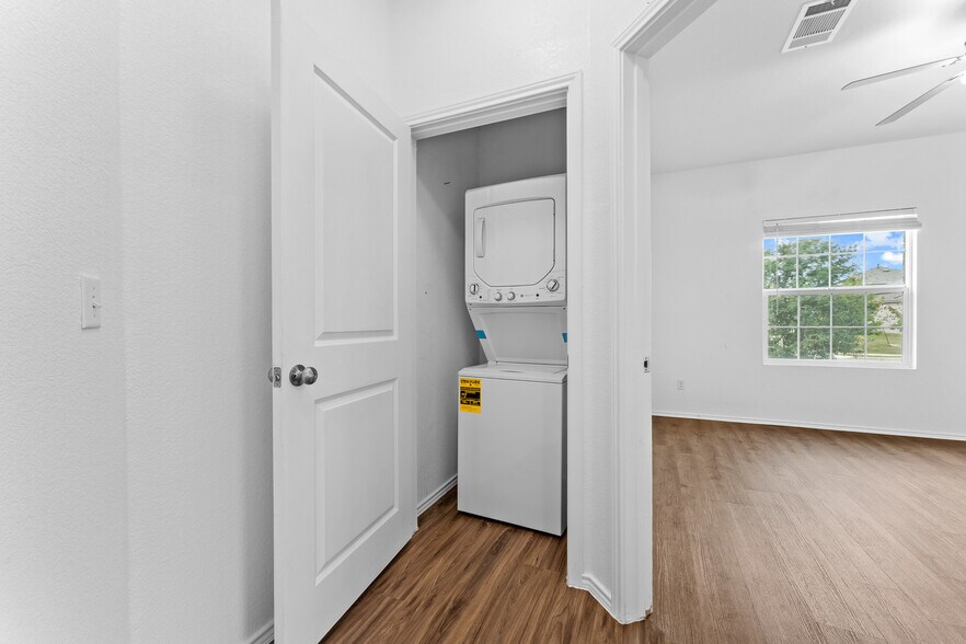 Building Photo - 129 Escondido Cir