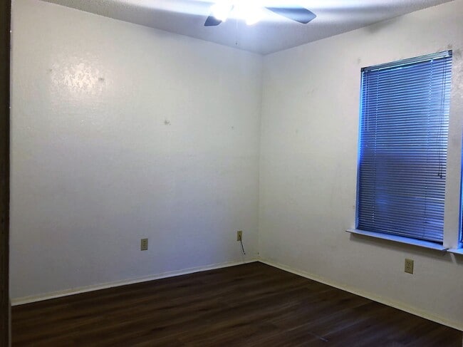 Building Photo - 6503 Hart Ln