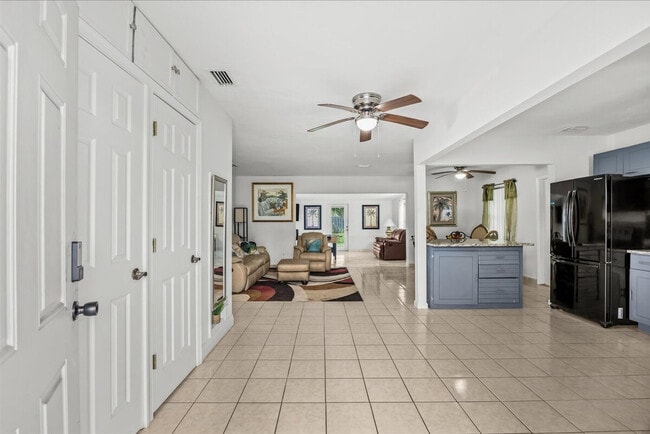 Building Photo - 128 SE Prima Vista Blvd